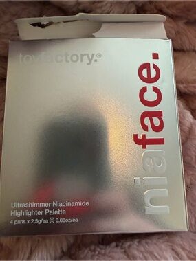 ni a face Ultrashimmer Niacinamide Highlighter Palette - Silver NWT